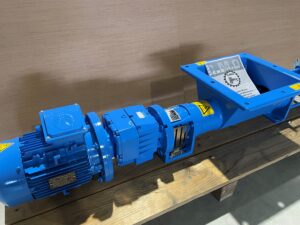 Excentrische wormpomp met hopper en transportschroef